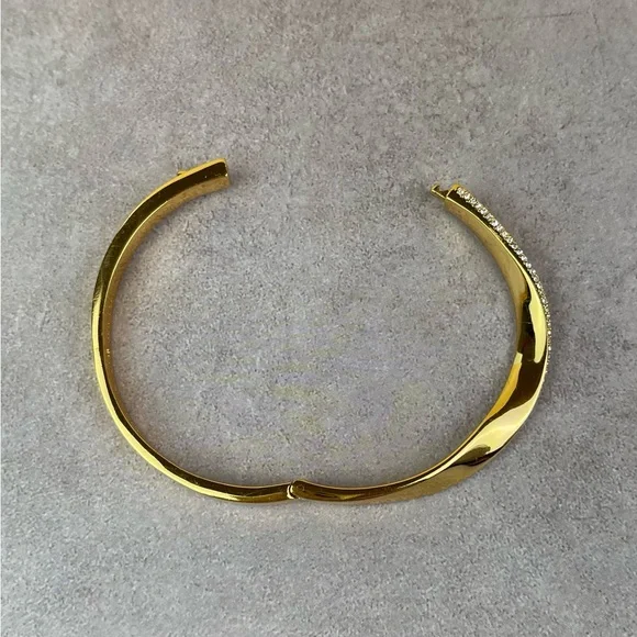 Kate Spade New York | "Do The Twist" Pavé Crystal Hinged Bangle – Gold Tone - Picture 6 of 7